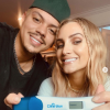 Ashlee Simpson, enceinte de son troisième enfant, et son mari Evan Ross. Printemps 2020.