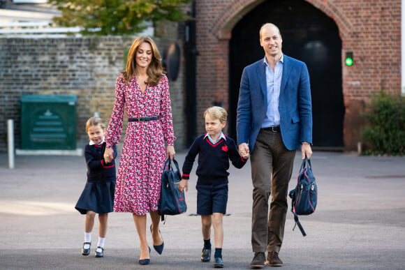 Le prince William et Catherine Kate Middleton, duchesse de Cambridge, emmènent leur fille la princesse Charlotte de Cambridge avec leur fils le prince George à l'école "Thomas's Battersea" le jour de la rentrée scolaire (2019).