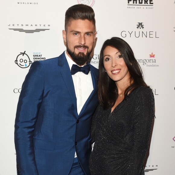 Olivier Giroud et sa femme Jennifer, enceinte - Les célébrités posent lors du photocall de la soirée Global Gift à Londres le 18 novembre 2017.