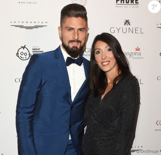 Olivier Giroud et sa femme Jennifer, enceinte - Les célébrités posent lors du photocall de la soirée Global Gift à Londres le 18 novembre 2017.