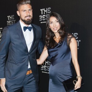 Olivier Giroud (plus beau but de l'année) et sa femme Jennifer enceinte - The Best FIFA Football Awards 2017 au London Palladium à Londres, le 23 octobre 2017. © Pierre Perusseau/Bestimage