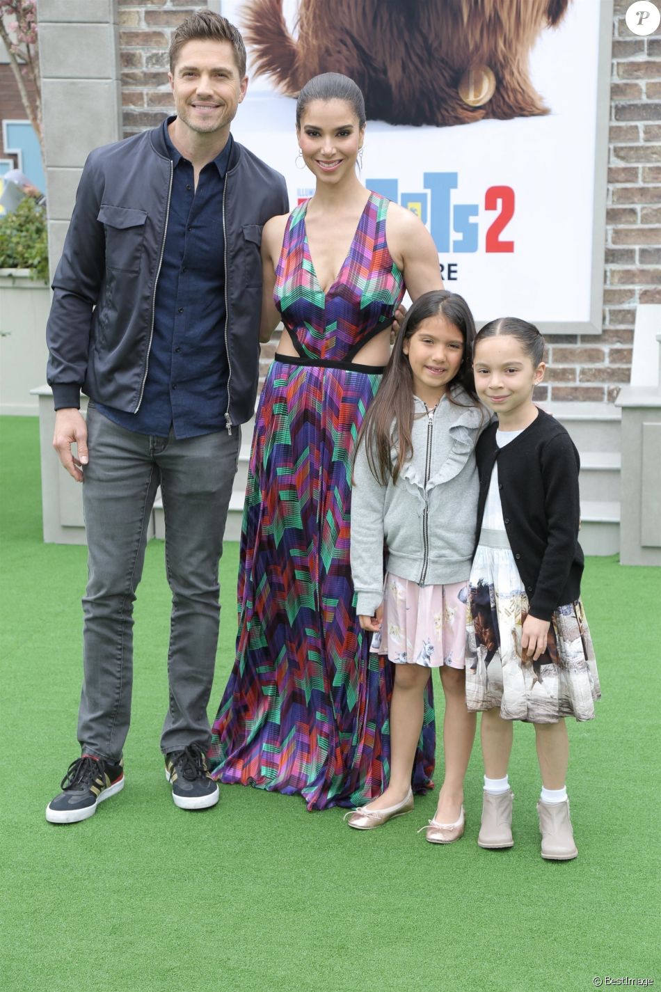 eric-winter-et-sa-femme-roselyn-sanchez-avec-leurs-enfants-sebella-rose