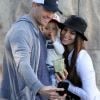 Roselyn Sanchez et son mari Eric Winter se baladent avec leurs enfants Sebella et Dylan au farmers market à Studio City, le 31 mars 2019. 