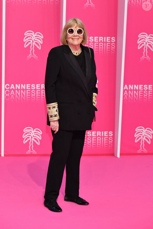Dame Diana Rigg, récompensée par un award "Icon" pour l'ensemble de sa carrière au photocall de la soirée d'ouverture de la 2ème édition du "Canneseries" au palais des Festivals à Cannes, France, le 5 avril 2019. © Bruno Bébert/Bestimage