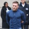 En marge de la présentation d'une réunion de l'UFC, le célèbre Conor McGregor, qui n'était pas invité, a jeté divers objets sur un minibus où plusieurs combattants avaient pris place. L'Irlandais s'est rendu dans la foulée dans un commissariat de New York.