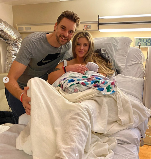 Le basketteur Pau Gasol et son épouse Catherine McDonnell ont accueilli leur premier enfant, une fille prénommée Elisabet Gianna Gasol.