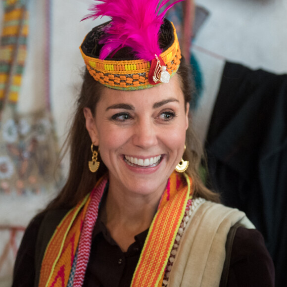Kate Middleton (avec des boucles d'oreilles Missoma) à la rencontre du peuple Kalash dans la région du Chitral dans le nord-ouest du Pakistan. Pakistan, le 16 octobre 2019.