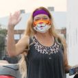 Exclusif - La militante américaine pour les droits des animaux Carole Baskin porte un masque de protection original à son arrivée à un studio de danse à Los Angeles pendant l'épidémie de coronavirus (Covid-19), le 13 septembre 2020.