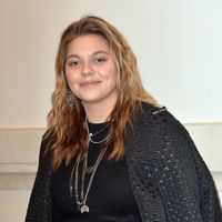 Louane maman : la naissance de sa fille Esmée "a tout changé"