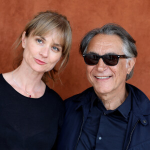 Richard Berry et sa femme Pascale Louange dans le village lors des internationaux de tennis de Roland Garros à Paris, France, le 4 juin 2019. © Jacovides-Moreau/Bestimage 