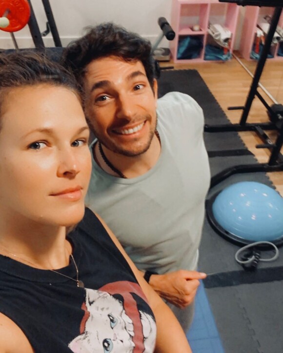 Lorie Pester en mode selfie à la salle de sport, sur Instagram.