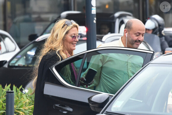 Loana Petrucciani quitte l'aérogare d'Orly Ouest puis monte dans un taxi le 13 septembre 2018.