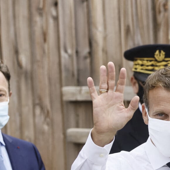 Visite de l'Hôtel de Polignac, à l'occasion des journées européennes du patrimoine et de la troisième édition du Loto du Patrimoine. Emmanuel Macron, Président de la République masque - Condom, le 18 Septembre 2020. © Sébastien Ortola / Pool / Bestimage 