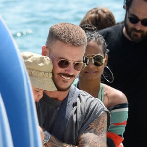 Exclusif - Matt Pokora (M. Pokora) profite de la plage du Martinez et de la navette du palace, avec sa compagne Christina Milian et leur fille Isaiah, pour fuir la foule et se réfugier sur les îles au large de Cannes. Le 22 juillet 2020.