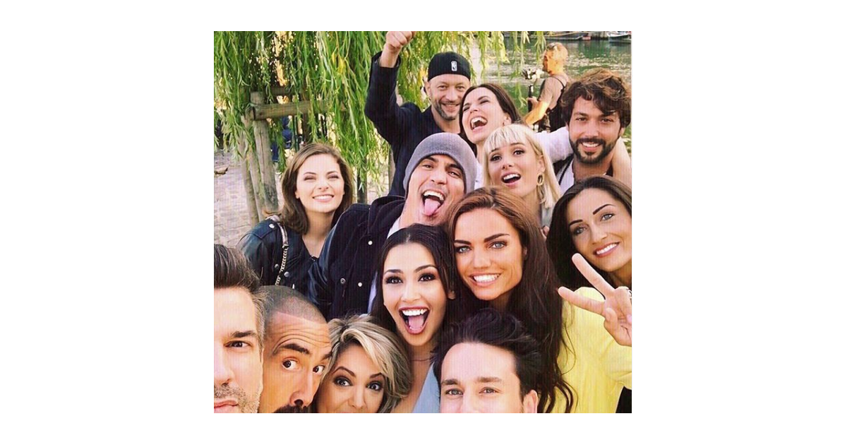 Karima Charni réunie avec d'autres anciens candidats de la Star Academy