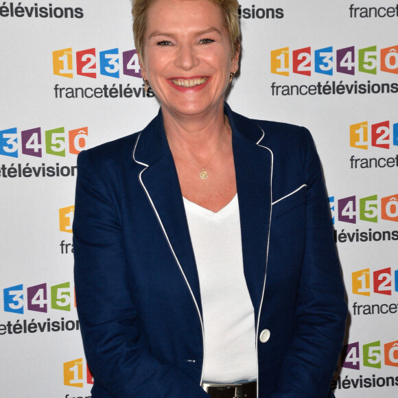 Élise Lucet lors du photocall de la présentation de la nouvelle dynamique 2017-2018 de France Télévisions. Paris, le 5 juillet 2017. © Guirec Coadic/Bestimage