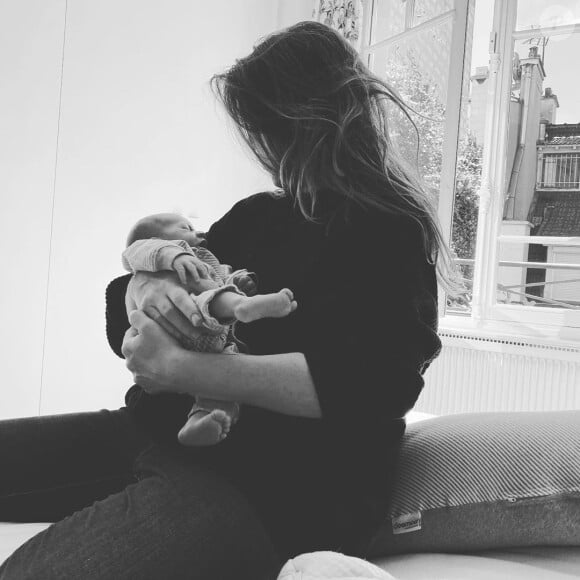 Benjamin Castaldi, sa femme Aurore et son fils Gabriel né le 27 août 2020.