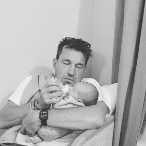 Benjamin Castaldi, sa femme Aurore et son fils Gabriel né le 27 août 2020.