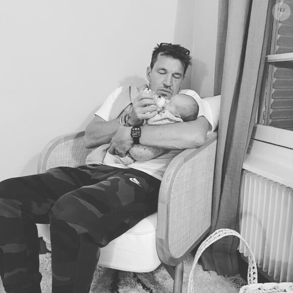 Benjamin Castaldi, sa femme Aurore et son fils Gabriel né le 27 août 2020.