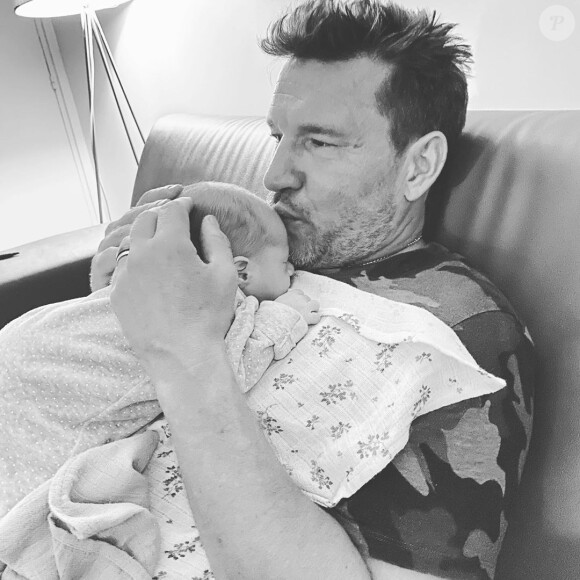 Benjamin Castaldi, sa femme Aurore et son fils Gabriel né le 27 août 2020.