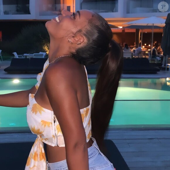 Amel Bent sur Instagram (2020).