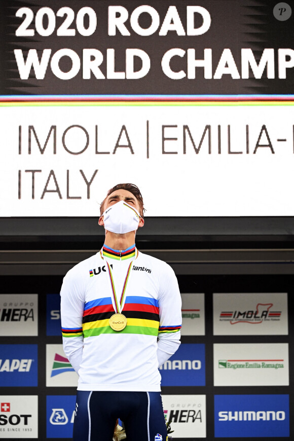 Julian Alaphilippe a remporté le titre de champion du monde de cyclisme en Italie, le 27 septembre 2020 © Vincent Kalut/Panoramic/Bestimage 