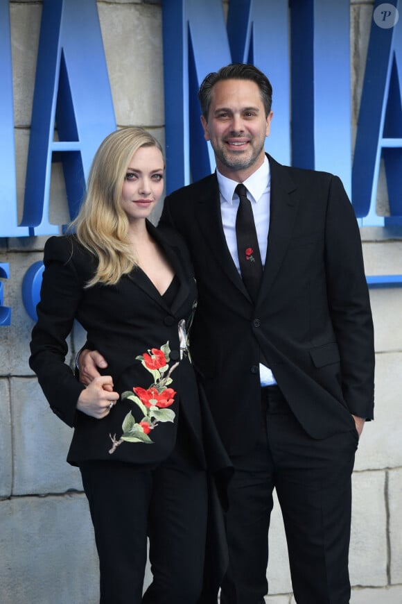 Amanda Seyfried et son mari Thomas Sadoski - Première du film "Mamma Mia ! Here We Go Again" à Londres. Le 16 juillet 2018.
