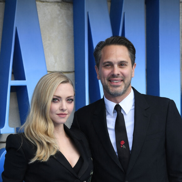 Amanda Seyfried et son mari Thomas Sadoski - Première du film "Mamma Mia ! Here We Go Again" à Londres. Le 16 juillet 2018.