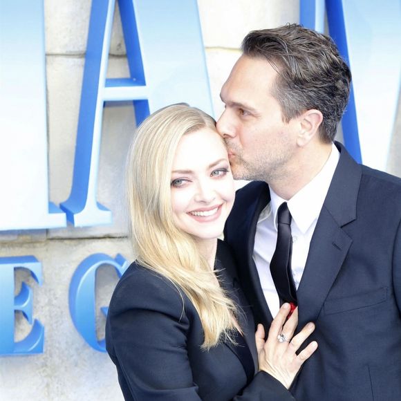Amanda Seyfried et son mari Thomas Sadoski à la première de "Mamma Mia! Here We Go Again" au cinéma Eventim Apollo à Londres, le 16 juillet 2018. 
