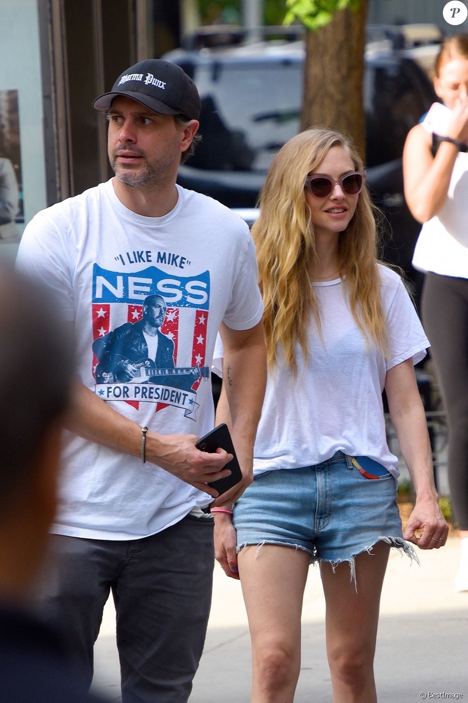 Exclusif Amanda Seyfried Et Son Mari Thomas Sadoski Se Baladent Dans Les Rues De New York Le 