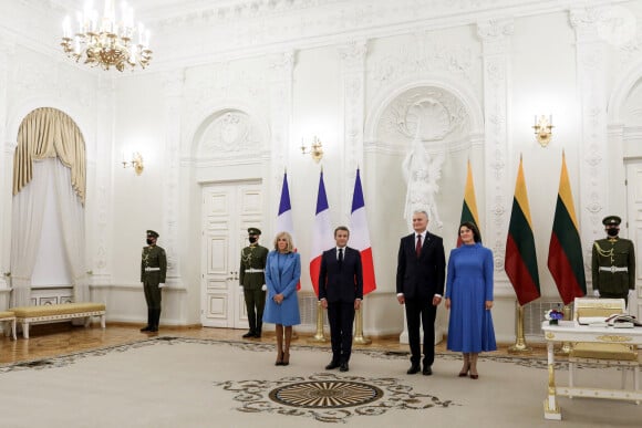 Le président de la république, Emmanuel Macron accompagné de la première dame Brigitte Macron et Gitanas Nauseda, président de la république de Lithuaine, au palais présidentiel, Vilnius, Lituanie, le 28 septembre 2020. © Stéphane Lemouton / Bestimage