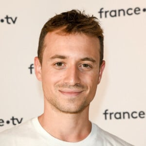 Hugo Clément au photocall de la conférence de presse de France 2 au théâtre Marigny à Paris © Coadic Guirec / Bestimage