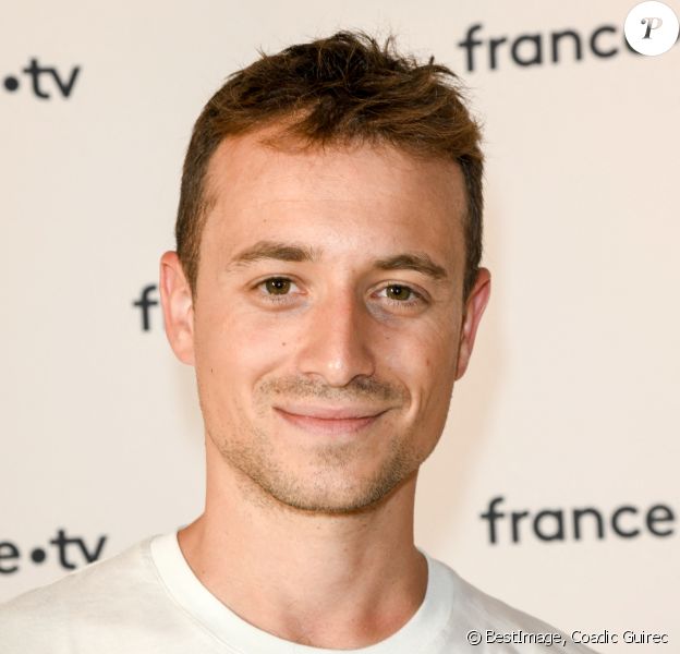 Hugo Clément au photocall de la conférence de presse de France 2 au théâtre Marigny à Paris © Coadic Guirec / Bestimage