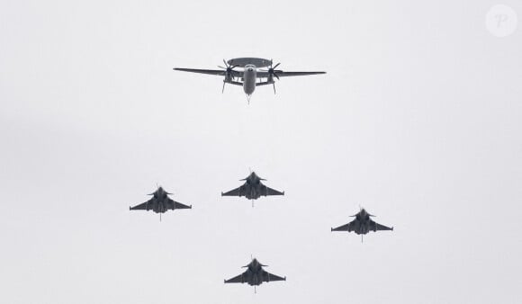 Rafale et E2C Hawkeye lors de la cérémonie du 14 juillet à Paris le 14 juillet 2020. © Jacques Witt / Pool / Bestimage 