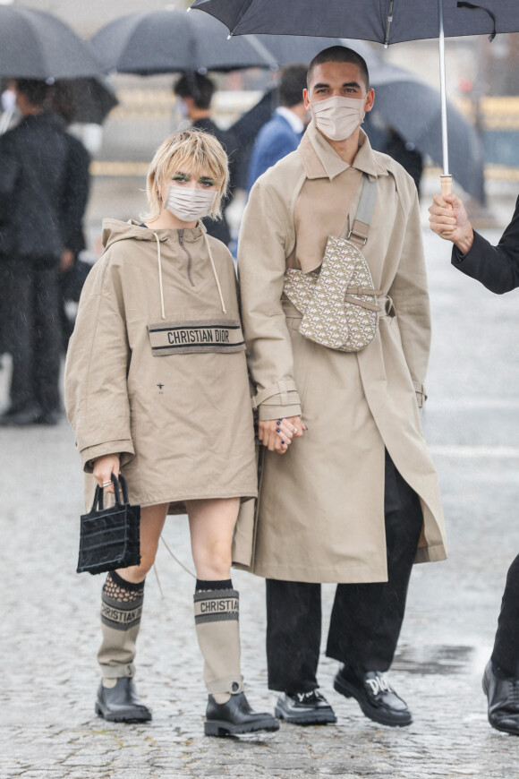 Maisie Williams et Reuben Selby lors du défilé de mode prêt-à-porter printemps-été 2021 "Dior" au Jardin des Tuileries à Paris. Le 29 septembre 2020 © Christophe Clovis / Bestimage