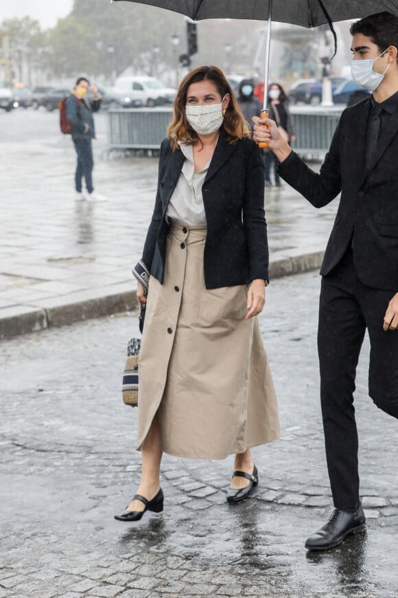 Emmanuelle Devos lors du défilé de mode prêt-à-porter printemps-été 2021 "Dior" au Jardin des Tuileries à Paris. Le 29 septembre 2020 © Christophe Clovis / Bestimage