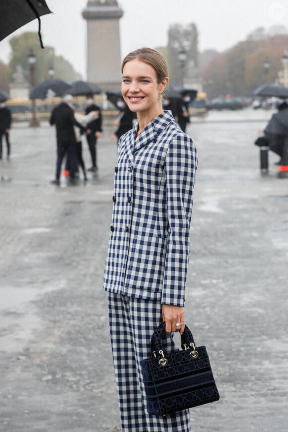 Natalia Vodianova lors du défilé de mode prêt-à-porter printemps-été 2021 "Dior" au Jardin des Tuileries à Paris. Le 29 septembre 2020 © Christophe Clovis / Bestimage