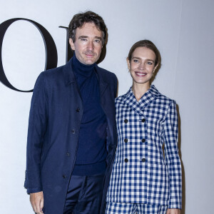 Natalia Vodianova et Antoine Arnault lors du défilé de mode prêt-à-porter printemps-été 2021 "Dior" au Jardin des Tuileries à Paris. Fin septembre 2020. © Olivier Borde / BestImage