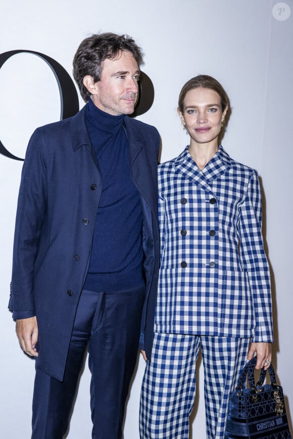 Natalia Vodianova et Antoine Arnault lors du défilé de mode prêt-à-porter printemps-été 2021 "Dior" au Jardin des Tuileries à Paris. Le 29 septembre 2020. © Olivier Borde / BestImage
