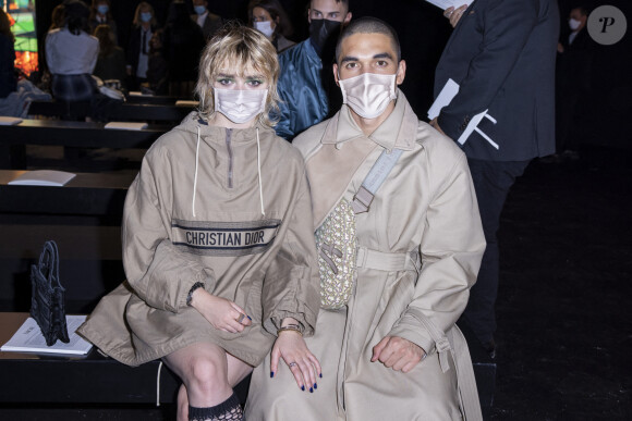 Maisie Williams et son petit ami Reuben Selby lors du défilé de mode prêt-à-porter printemps-été 2021 "Dior" au Jardin des Tuileries à Paris. Le 29 septembre 2020. © Olivier Borde / BestImage