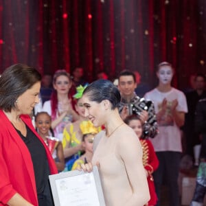 Exclusif - La princesse Stéphanie de Monaco remet le Prix spécial du cirque international de Monte-Carlo à Viktoriia Dziuba - Dernière représentation suivie de la remise des prix de la 9ème édition de la "New Generation" à Monaco le 2 février 2020. Pauline Ducruet préside en collaboration avec sa mère, la princesse Stéphanie, ce Festival. © Olivier HuitelPRM/Bestimage