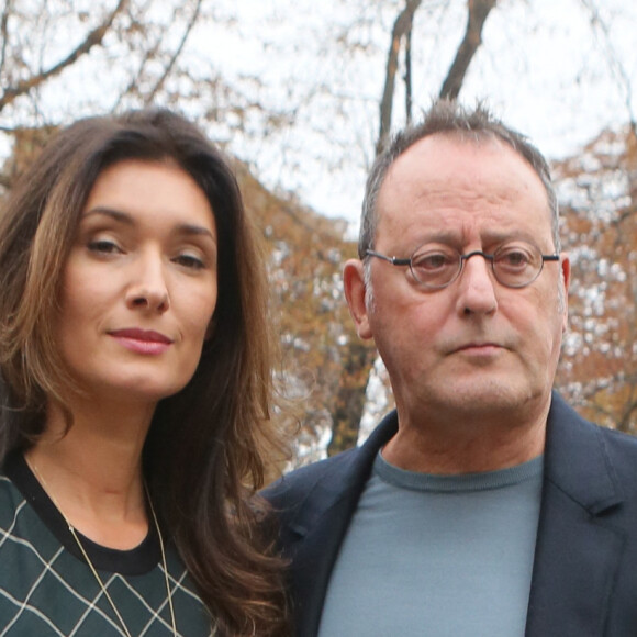 Jean Reno et sa femme Zofia - Arrivées au défilé de mode printemps-été 2018 "Lanvin" au Grand Palais à Paris. Le 27 septembre 2017 © CVS-Veeren / Bestimage 