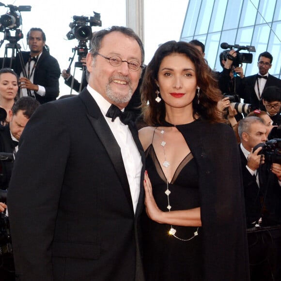 Jean Reno et sa femme Zofia à la montée des marches du film "The Last Face" lors du 69ème Festival International du Film de Cannes le 20 mai 2016. © Rachid Bellak / Bestimage 