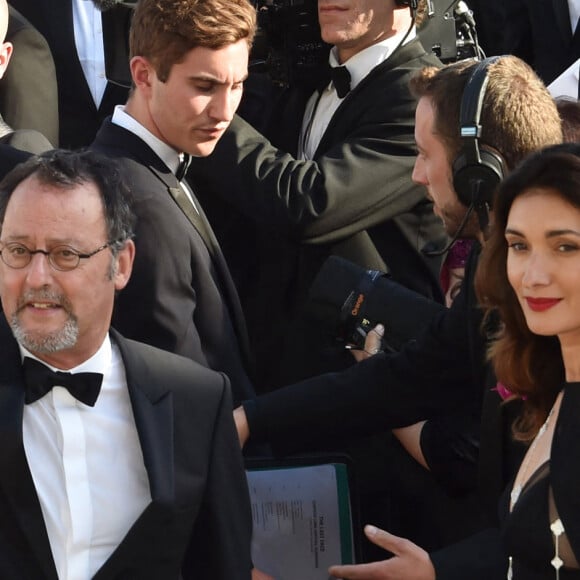 Jean Reno et sa femme Zofia Borucka à la montée des marches du film "The Last Face" lors du 69ème Festival International du Film de Cannes le 20 mai 2016. © Lionel Urman / Bestimage 