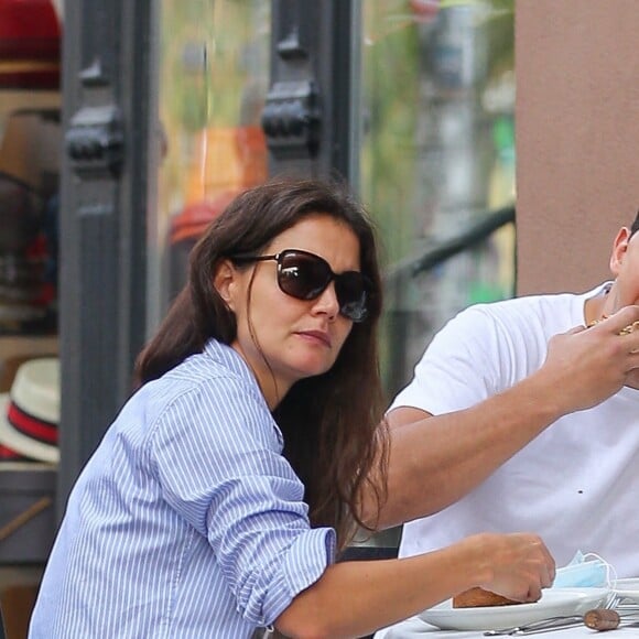 Katie Holmes et son compagnon Emilio Vitolo Jr sont allés déjeuner dans une pizzeria à New York pendant l'épidémie de coronavirus (Covid-19), le 25 septembre 2020 