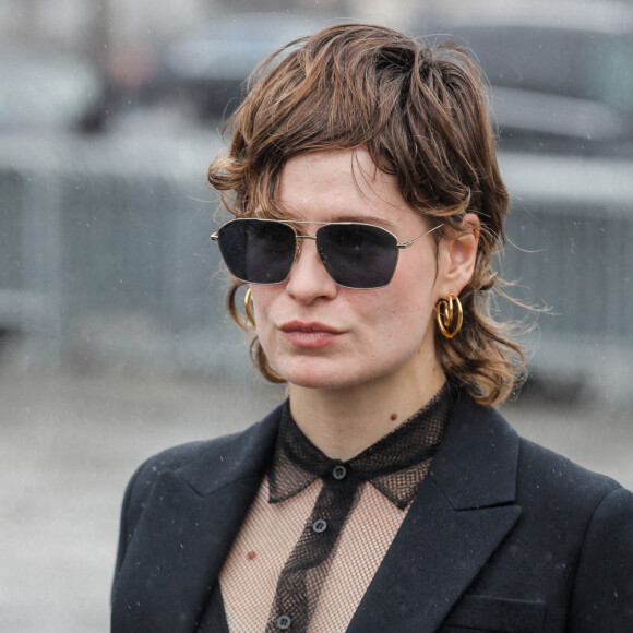 La chanteuse Héloise Letissier (Christine and the Queens) - Arrivées au défilé de mode prêt-à-porter printemps-été 2021 "Dior" au Jardin des Tuileries à Paris. Le 29 septembre 2020 © Christophe Clovis / Bestimage