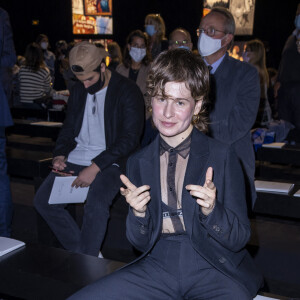 Héloïse Adélaïde Letissier (Christine and the Queens) - Front Row du défilé de mode prêt-à-porter printemps-été 2021 "Dior" au Jardin des Tuileries à Paris. Le 29 septembre 2020 © Olivier Borde / Bestimage