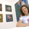 Florence Arthaud dans sa galerie d'art de 'La Madrague Montredon', à Marseille le 4 mai 2005