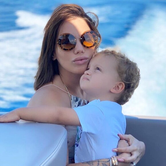 Manon Marsault avec son fils Tiago, le 16 juin 2020