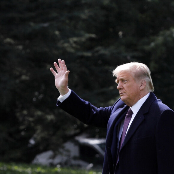 Le président américain Donald J.Trump arrive à la Maison Blanche à son retour de Bedminster, à Washington, The District, Etats-Unis, le 1er octobre 2020. Le président des Etats-Unis a été testé positif au Coronavirus (Covid-19).